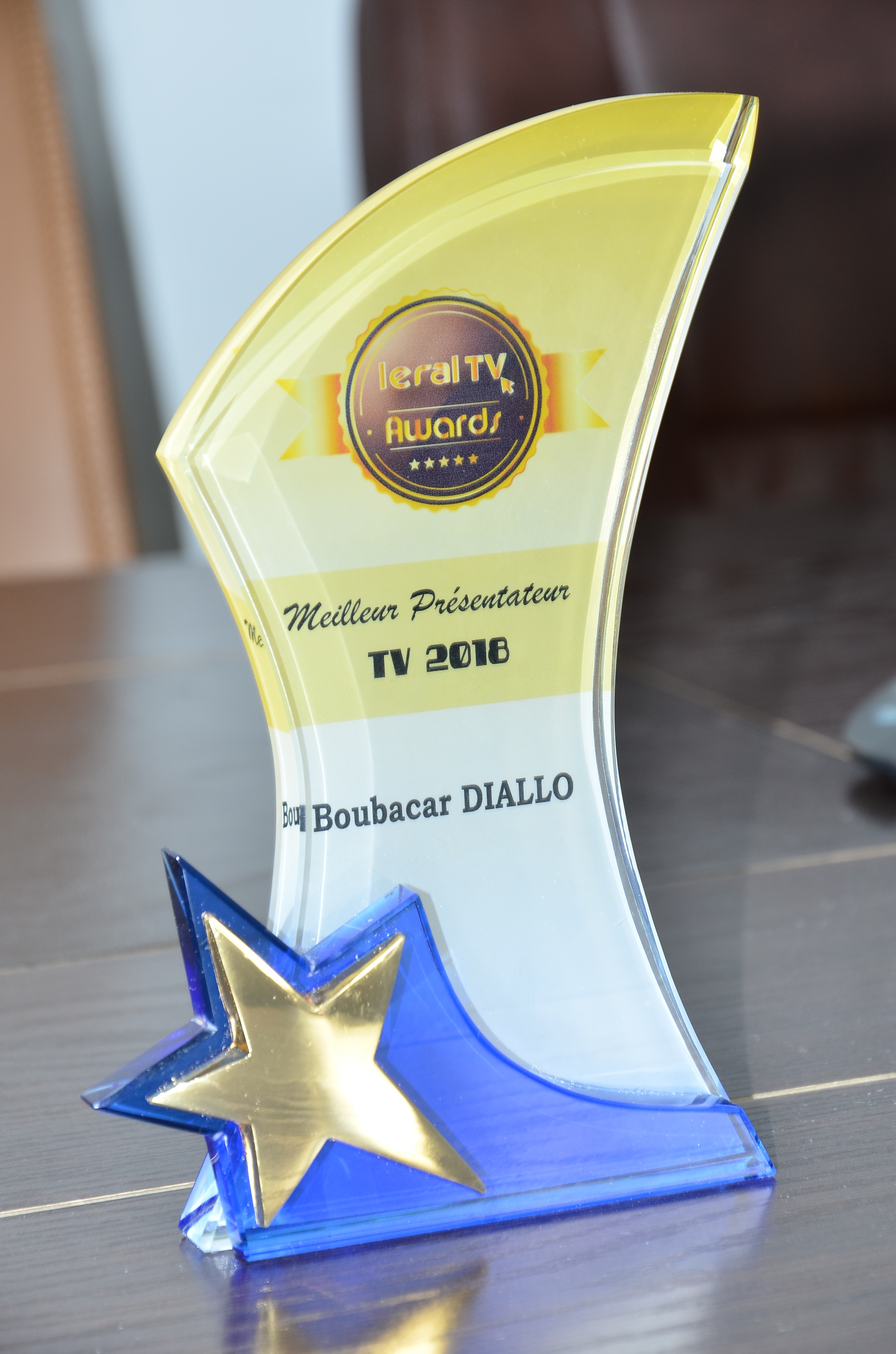 Les images de la remise du trophée de "Meilleur Présentateur de l'année 2018" à Boubacar Diallo Les images de la remise du trophée de "Meilleur Présentateur de l'année 2018" à Boubacar Diallo