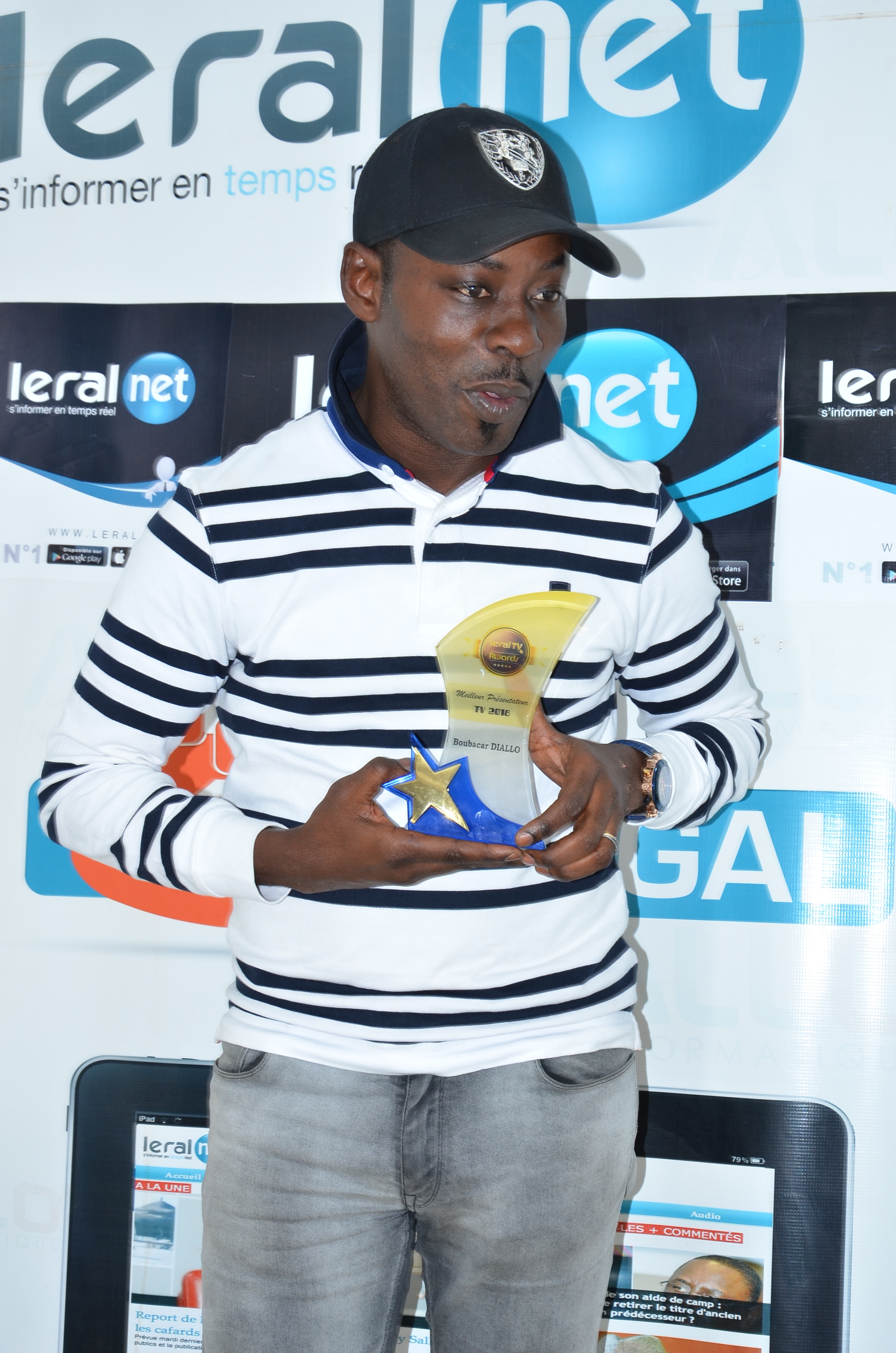 Les images de la remise du trophée de "Meilleur Présentateur de l'année 2018" à Boubacar Diallo Les images de la remise du trophée de "Meilleur Présentateur de l'année 2018" à Boubacar Diallo