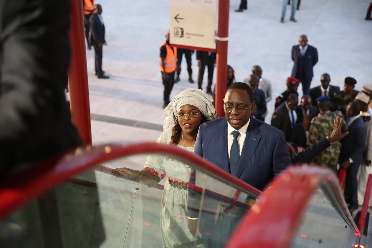 Le Président de la République Macky Sall vient d’inaugurer la nouvelle Gare de Dakar après la réception technique du Train Express Régional