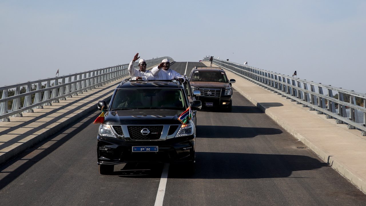 Photos : L'inauguration du pont sénégambien de Farafegny par leurs Excellences Macky Sall et Adama Barrow 