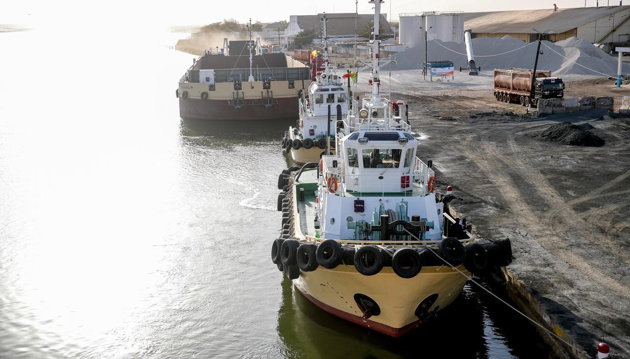 16 Photos : Les images de la réception à Kaolack de deux remorqueurs, dont le Niombato, le Betenty et la drague "le Saloum" 16 Photos : Les images de la réception à Kaolack de deux remorqueurs, dont le Niombato, le Betenty et la drague "le Saloum"