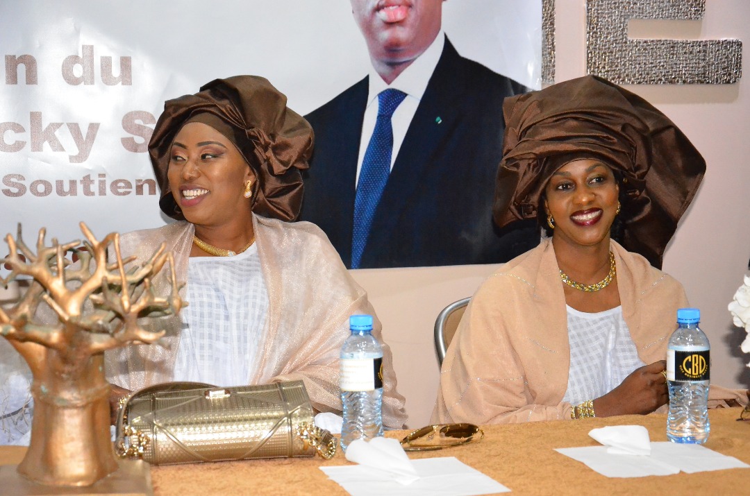 30 Photos : Sokhna Bousso, la « Première dame » de Aliou Sall lance le Mouvement And Ak Aliou Sall pour la Réélection du Président Macky SALL 30 Photos : Sokhna Bousso, la « Première dame » de Aliou Sall lance le Mouvement And Ak Aliou Sall pour la Réélection du Président Macky SALL