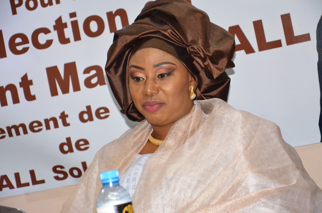 30 Photos : Sokhna Bousso, la « Première dame » de Aliou Sall lance le Mouvement And Ak Aliou Sall pour la Réélection du Président Macky SALL 30 Photos : Sokhna Bousso, la « Première dame » de Aliou Sall lance le Mouvement And Ak Aliou Sall pour la Réélection du Président Macky SALL