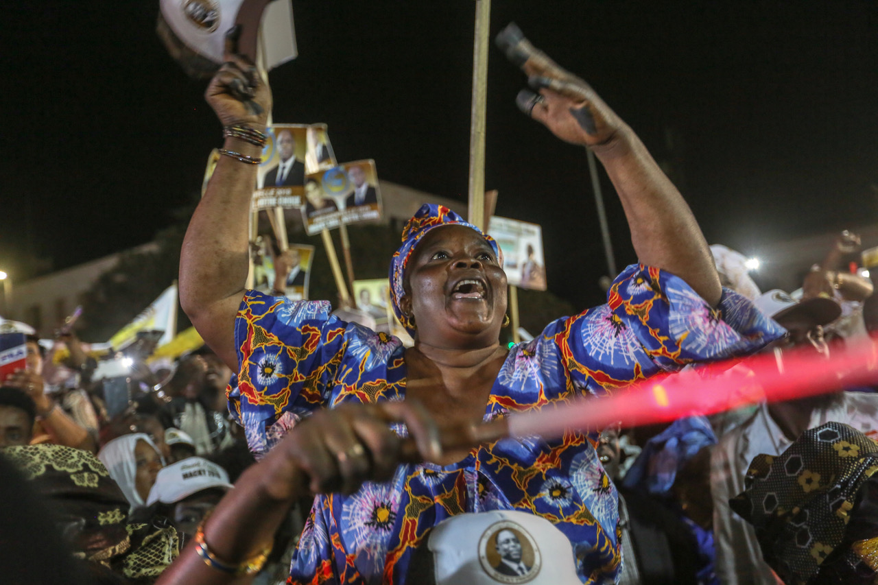 Photos : Meeting départemental du candidat Macky Sall, une vraie déferlante humaine à Saint-Louis