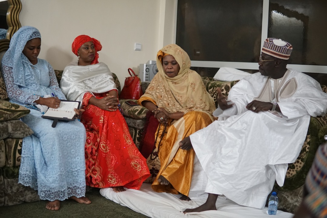 17 photos : Visite de courtoisie de Sokhna Bousso, la femme d'Aliou Sall à l'association des jeunes marabouts Mbacké Mbacké 