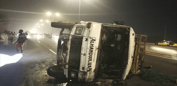 Grave accident à Sébikotane : Un car «Ndiaga ndiaye» en provenance de Thiès se renverse (Vidéo)