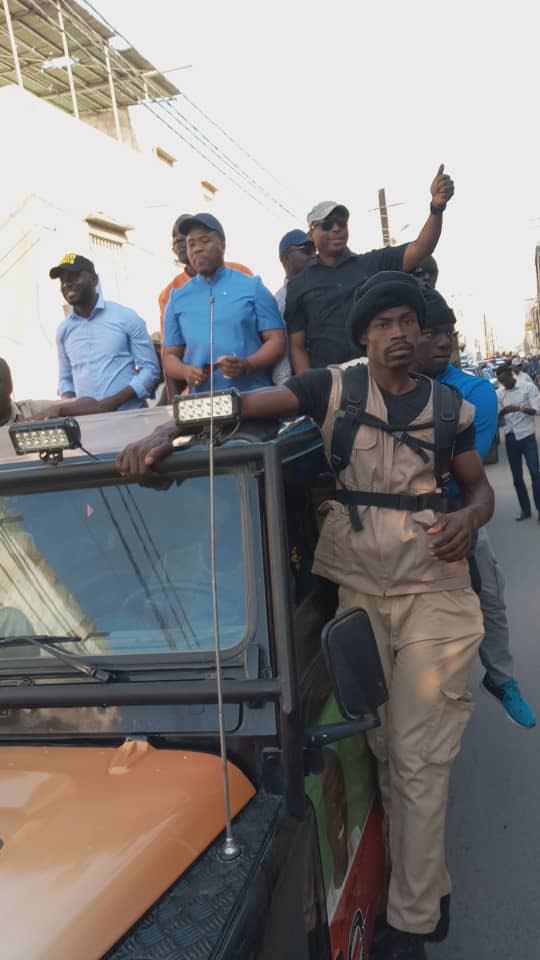 (07 Photos ) – Bougane et Barthélémy Dias, en caravane dans les rues de Dakar…