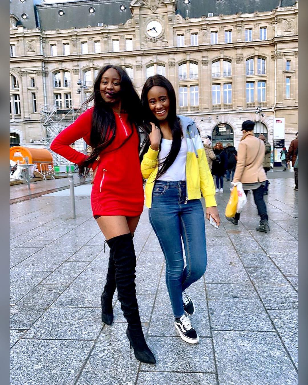 Photos : Queen Biz et sa soeur, fi tojna rajax...
