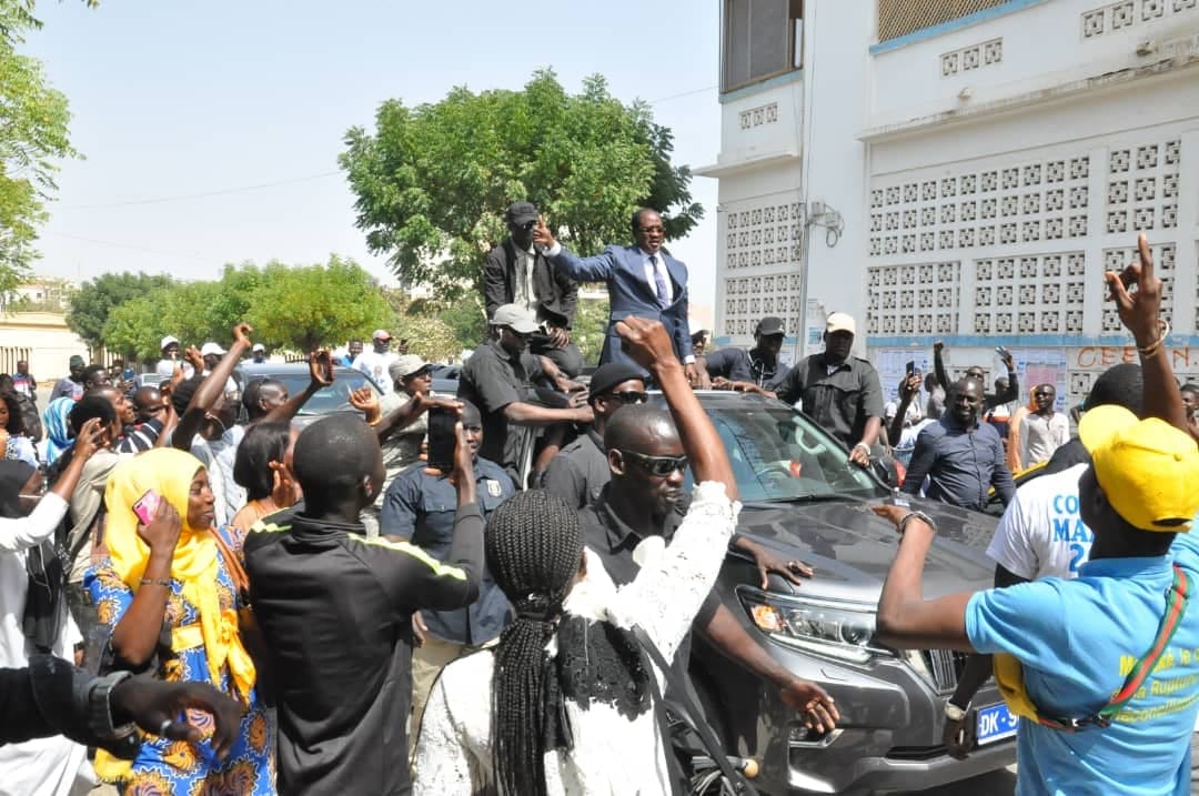 PHOTOS : Madické Niang débarque en messie à l’Ucad,  Sandaga…