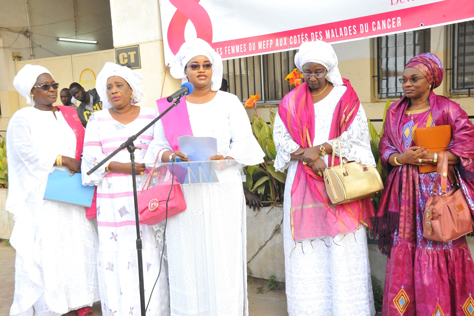 Photos : le 08 mars des femmes du ministère de l'Economie, des Finances et du Plan Photos : le 08 mars des femmes du ministère de l'Economie, des Finances et du Plan