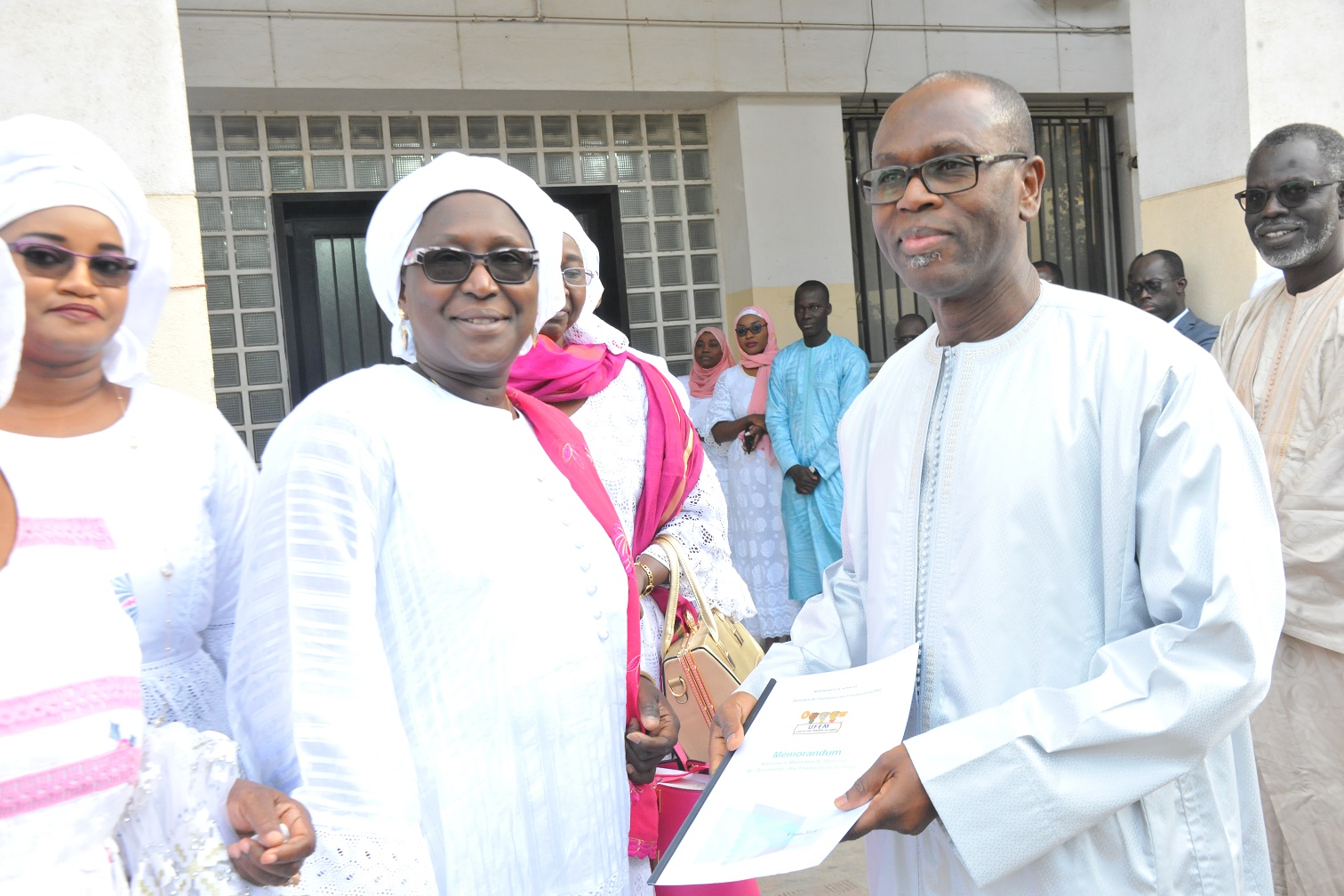 Photos : le 08 mars des femmes du ministère de l'Economie, des Finances et du Plan Photos : le 08 mars des femmes du ministère de l'Economie, des Finances et du Plan