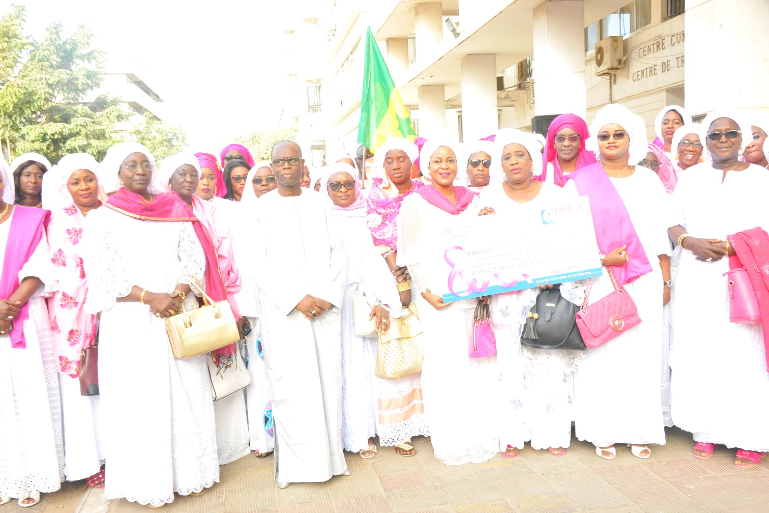 Photos : le 08 mars des femmes du ministère de l'Economie, des Finances et du Plan Photos : le 08 mars des femmes du ministère de l'Economie, des Finances et du Plan