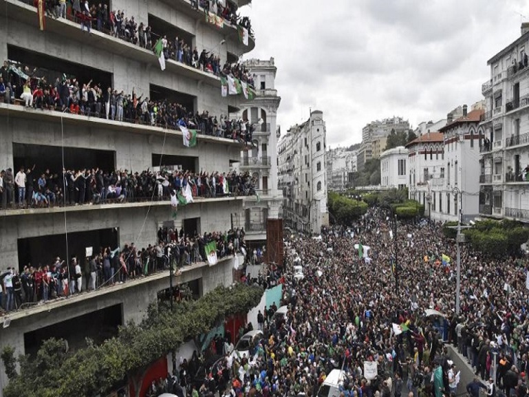 Marée humaine à Alger contre la candidature du président Bouteflika