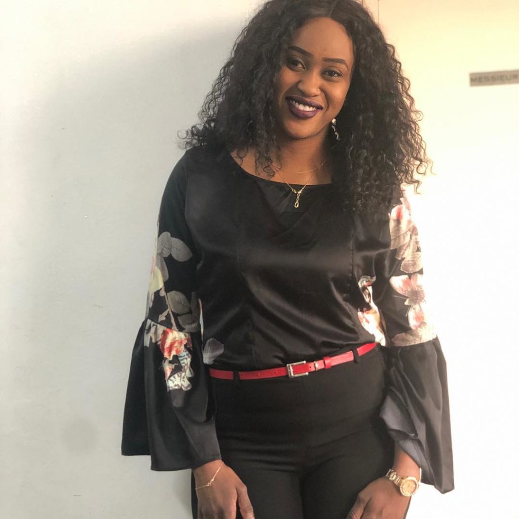 Photos : Sokhna Natta Mbaye, la voix d’or de la RFM est super canon