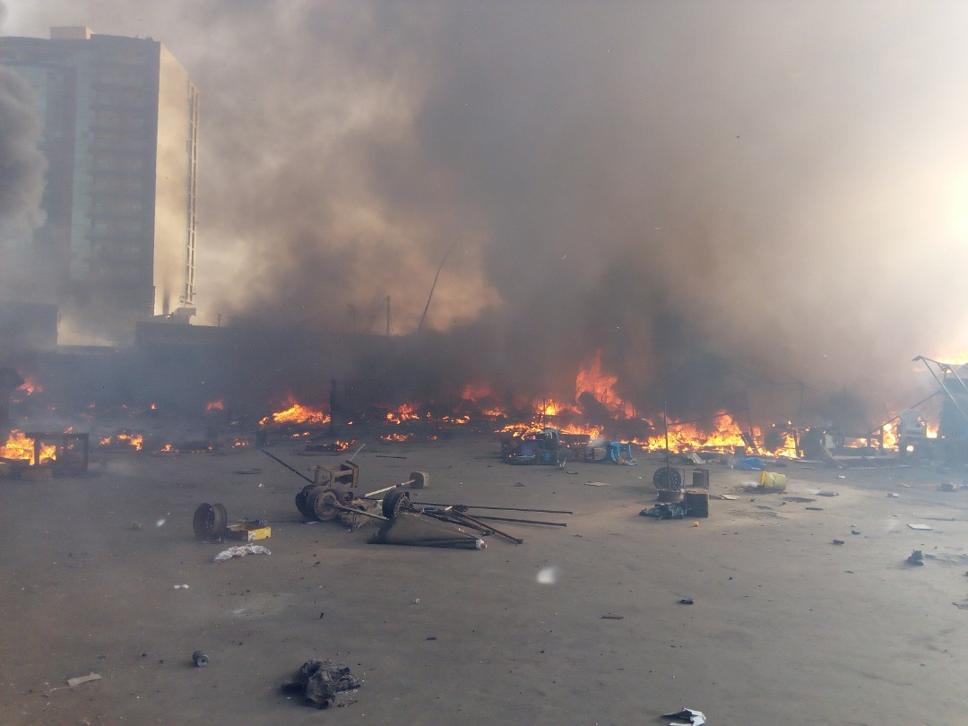 Images insoutenables de l’incendie qui a ravagé le marché Petersen