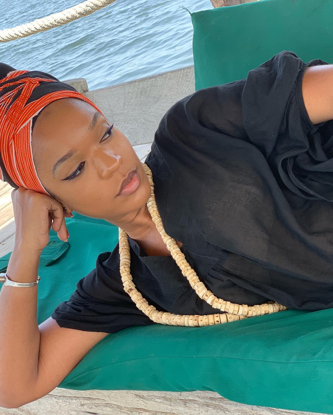 Photos : Penda de la série Idoles étale sa sensualité au bord de la mer 