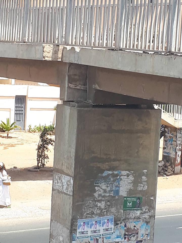 ATTENTION DANGER : Un pont à Yoff sur le point de s'affaisser, ALERTE (Photos) ATTENTION DANGER : Un pont à Yoff sur le point de s'affaisser, ALERTE (Photos)