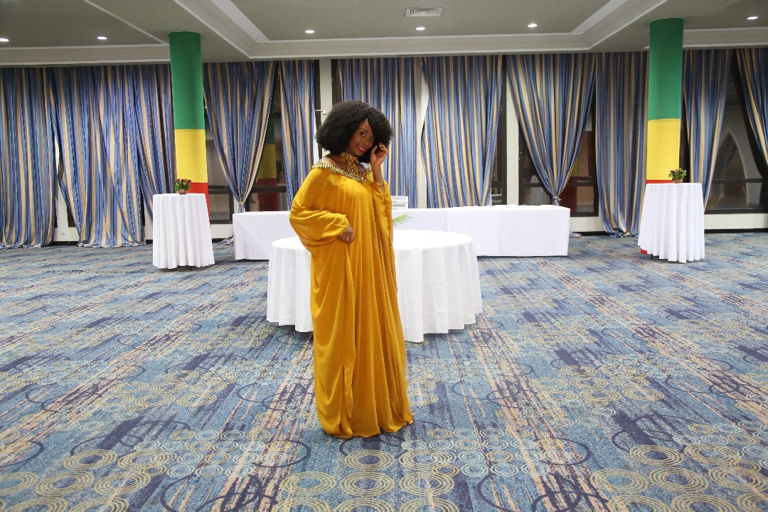 Photos : Adiouza, version tass sa cheveux, regardez Photos : Adiouza, version tass sa cheveux, regardez