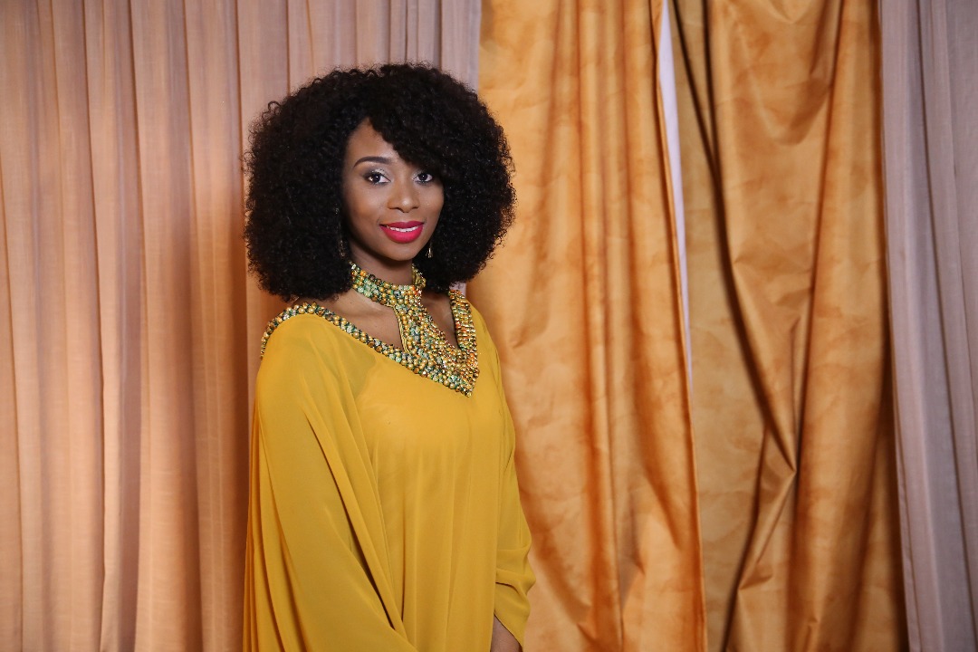 Photos : Adiouza, version tass sa cheveux, regardez Photos : Adiouza, version tass sa cheveux, regardez