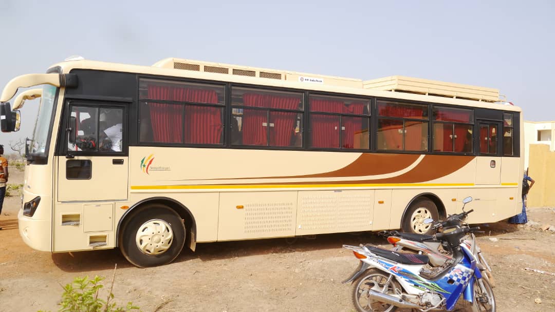 Photos : Bus aux élèves de Kédougou, Macky Sall tient sa promesse Photos : Bus aux élèves de Kédougou, Macky Sall tient sa promesse