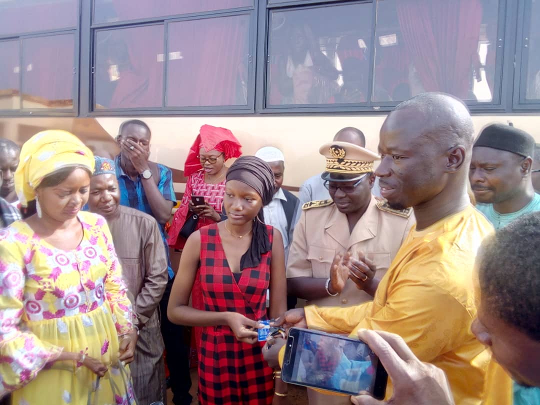 Photos : Bus aux élèves de Kédougou, Macky Sall tient sa promesse