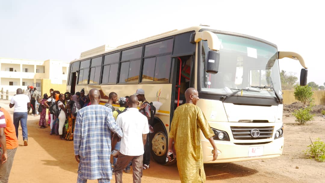 Photos : Bus aux élèves de Kédougou, Macky Sall tient sa promesse