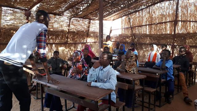 Selon l’enquête de l’OIF, 60% des locuteurs quotidiens du français se trouvent désormais sur le continent africain (photo: classe passerelle à Niamey au Niger). RFI/Alice Milot