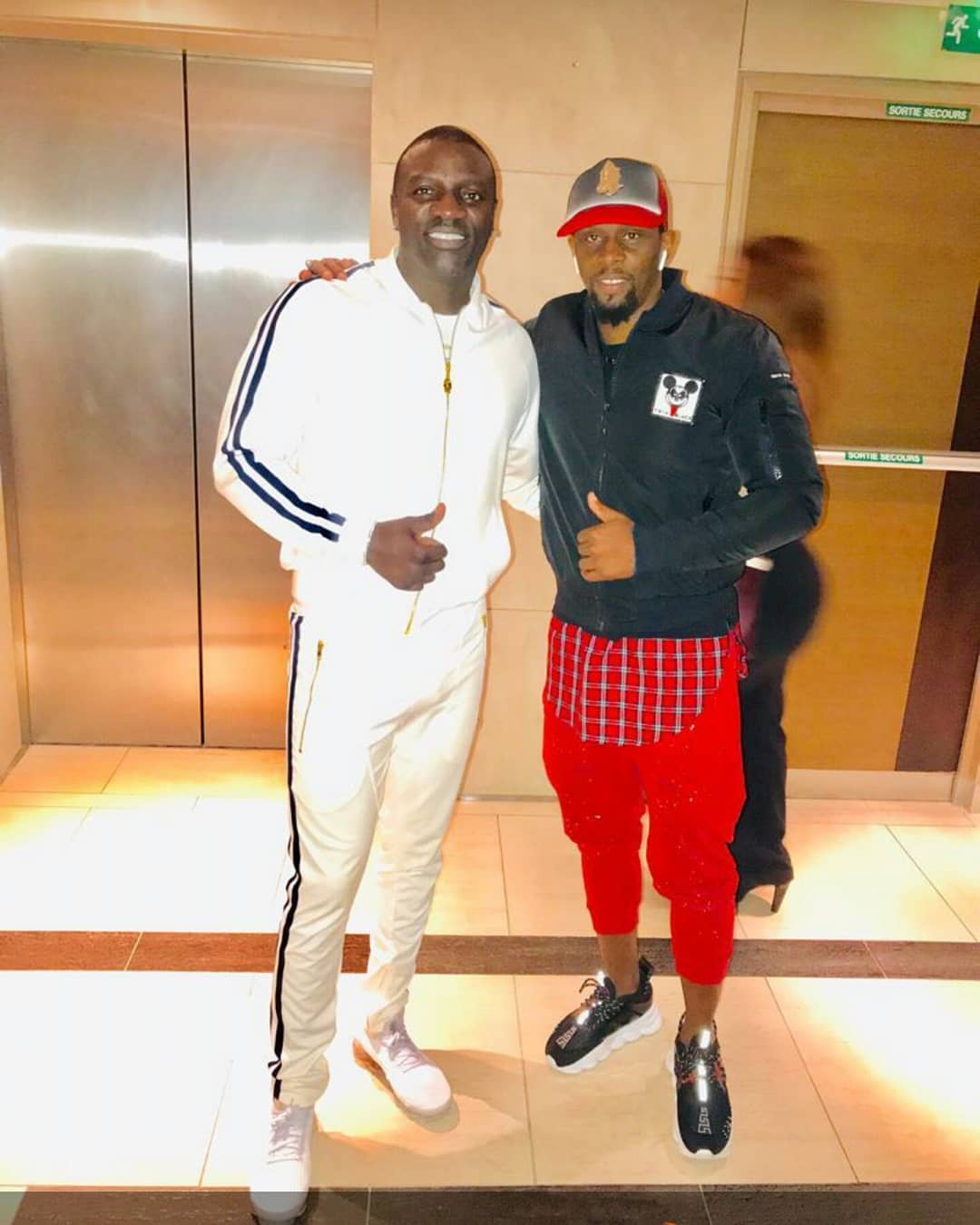Photos : Henri Camara pose avec Akon