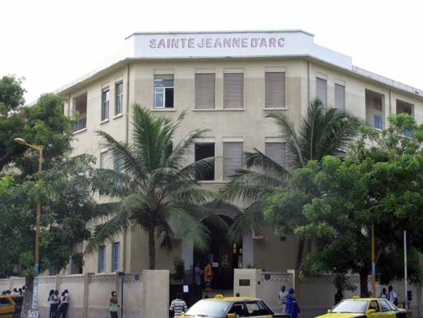 Interdiction du port de voile à l'Institut Jeanne d'Arc: l'Eglise catholique dénonce une "prise de position" du ministre de l'Education