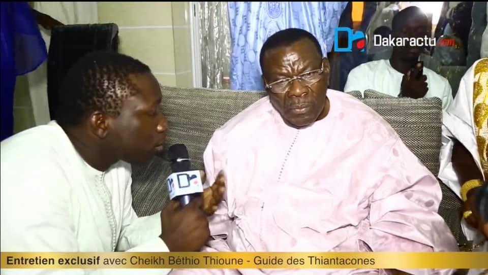 Le Grand journaliste El Hadji Dame Diop dit Dadi en compagnie de Serigne Béthio Thioune