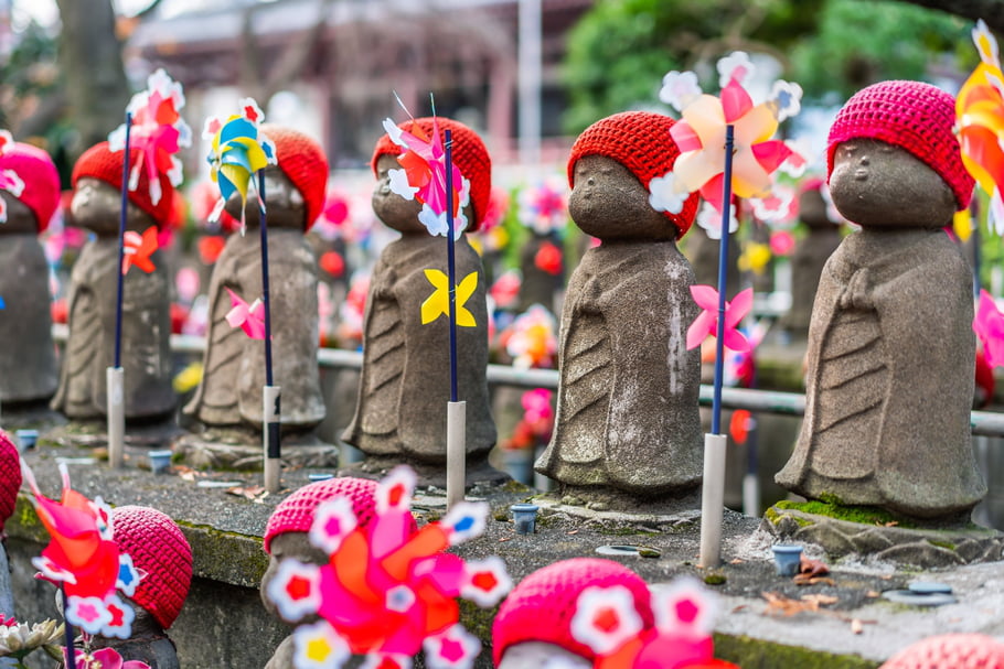 Rites et traditions du monde: ces étranges croyances autour de la naissance