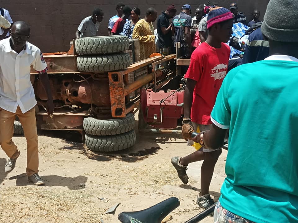 Accident à Santhiaba de Ziguinchor: Un pan de remorque tue un mécanicien vendeur de pièces détachées