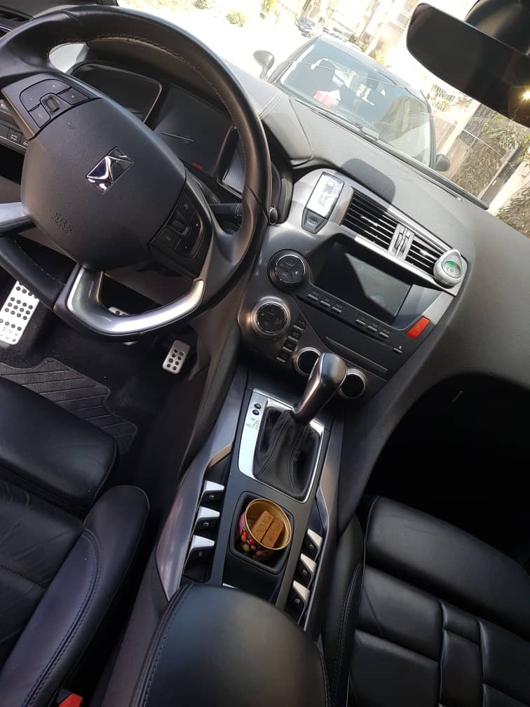 Cause départ : Vends cette magnique voiture présidentielle Citroên DS5 2016