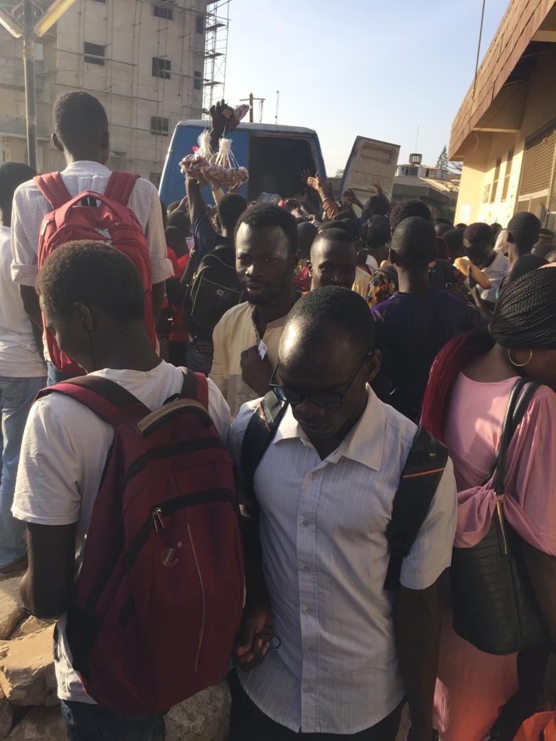 PHOTOS - 4000 "kits Ndogou" : Me Nafissatou DIOP CISSE gâte les étudiants ..