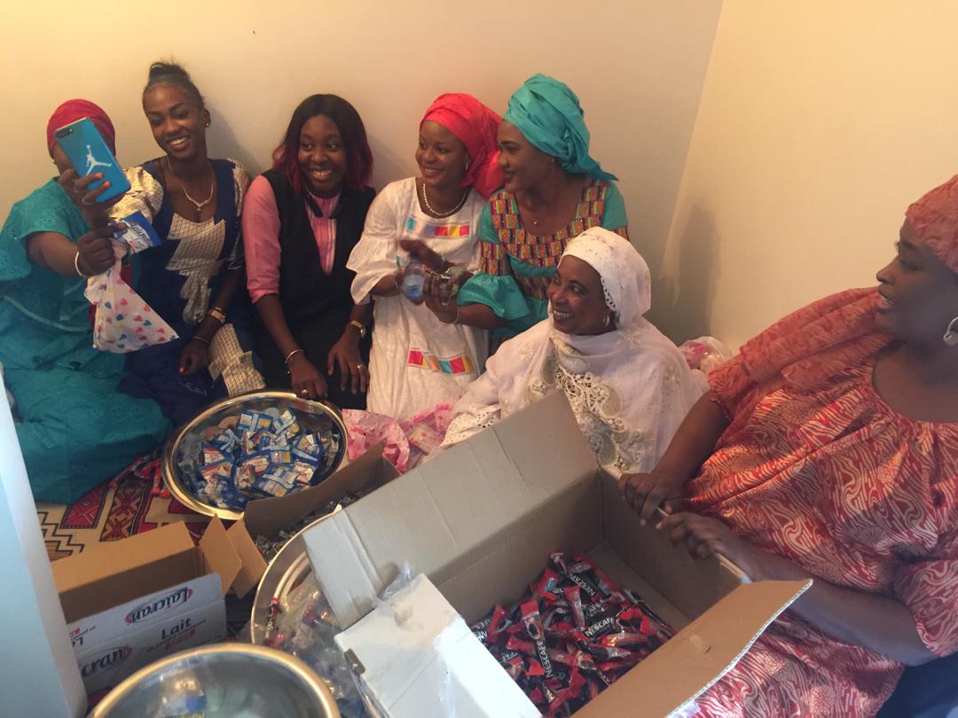 4000 "kits Ndogou" : Me Nafissatou DIOP CISSE gâte les étudiants .. 4000 "kits Ndogou" : Me Nafissatou DIOP CISSE gâte les étudiants ..