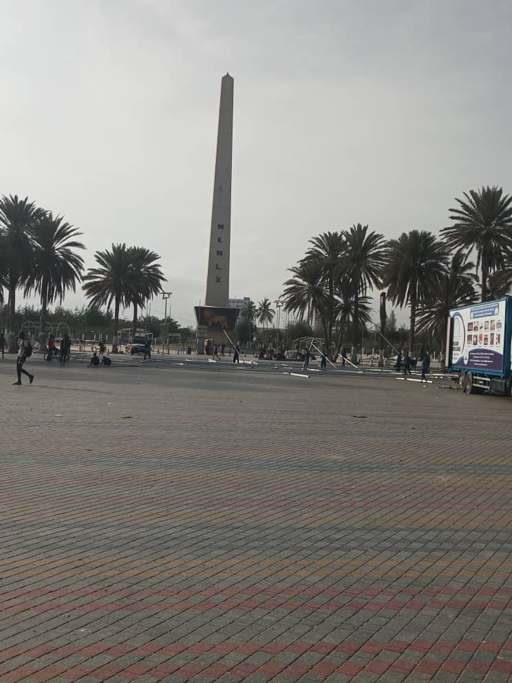 Manifestation contre Aliou Sall et Petro-Tim: « AAR LI NU BOOK » privée de la Place de l’Obélisque (images)