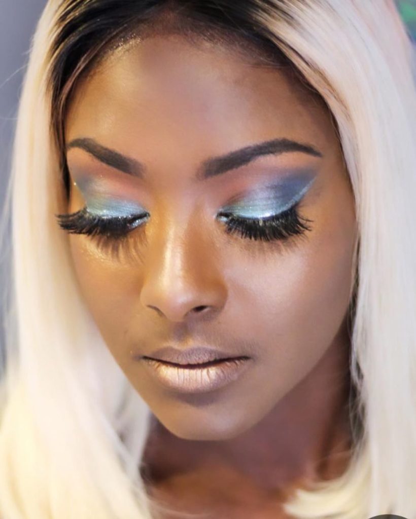 Admirez l'élégante Khalima avec un make-up parfait