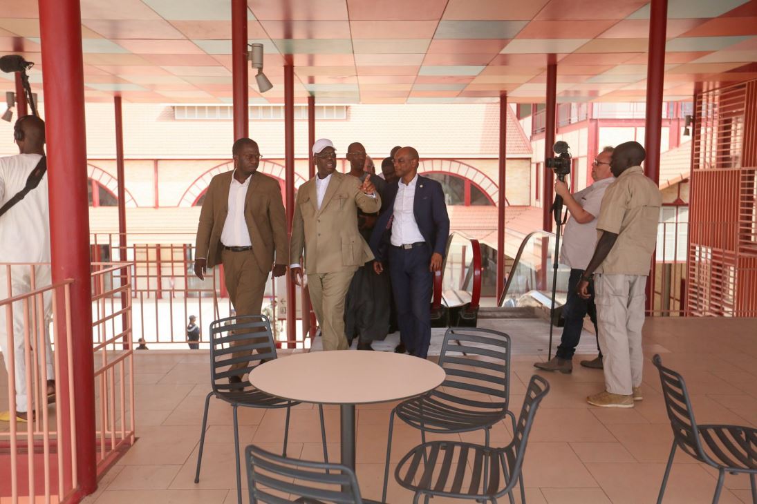 PHOTOS - TER: Visite de chantiers du Président Macky SALL PHOTOS - TER: Visite de chantiers du Président Macky SALL