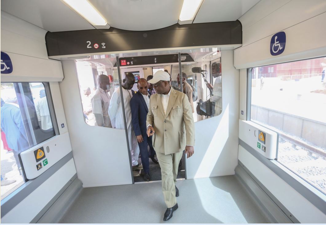 PHOTOS - TER: Visite de chantiers du Président Macky SALL PHOTOS - TER: Visite de chantiers du Président Macky SALL