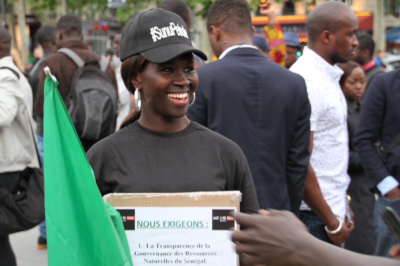 PHOTOS - "AAR LI NU BOOK" - Rassemblement pacifique de la Plateforme à Paris