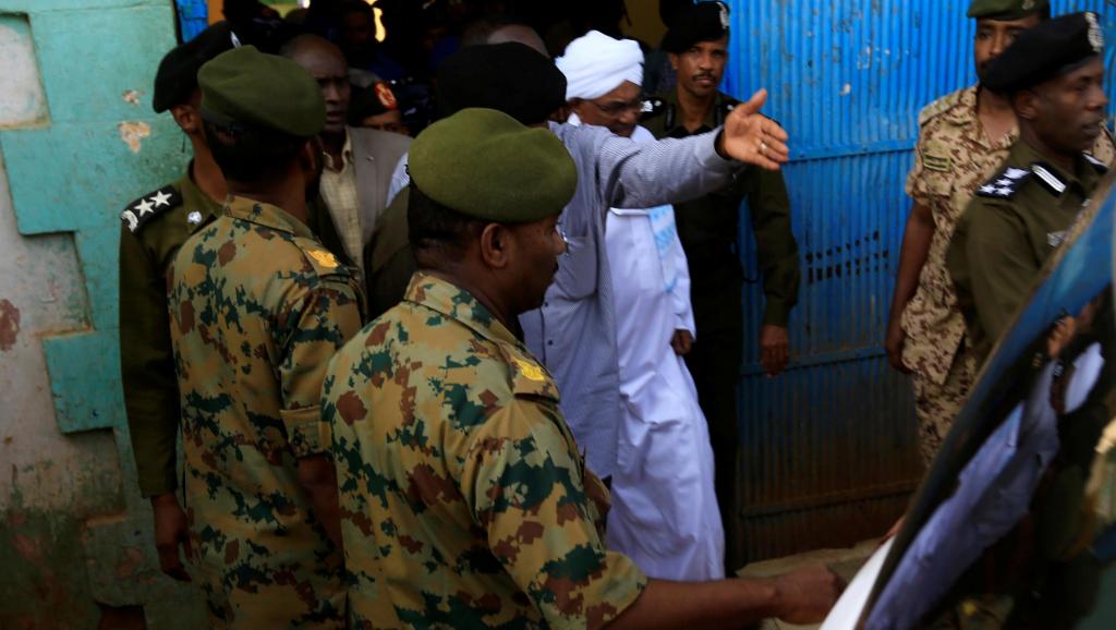 Soudan: Omar el-Béchir déféré au parquet