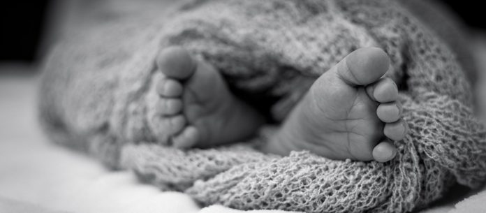 Mère de 5 enfants de pères différents : elle abandonne le corps de son 6ème bébé dans une maison en ruine