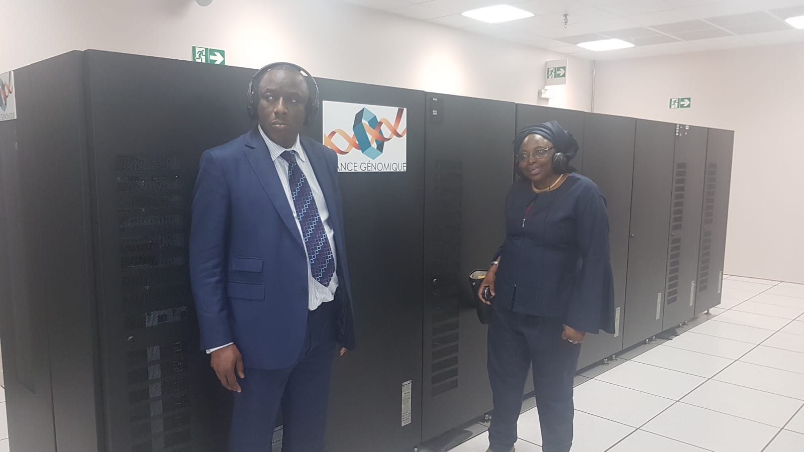 PHOTOS - Visite du Ministre Cheikh Oumar Hanne au Très Grand Centre de Calcul (TGCC) du CEA