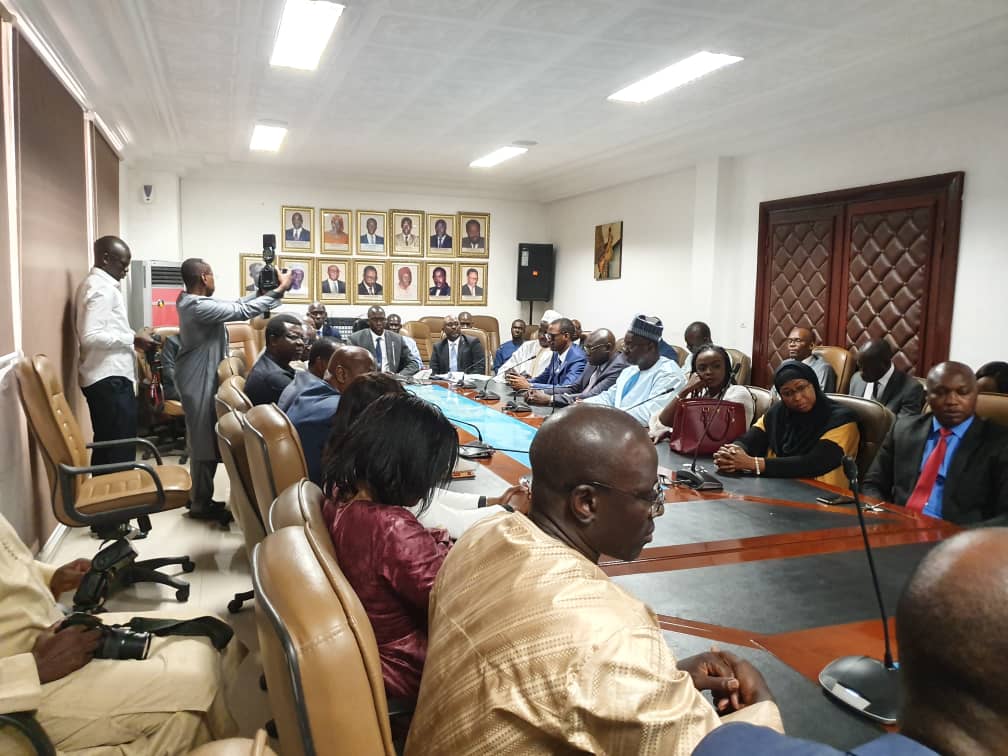 Images de la cérémonie protocolaire de passation de service entre Cheikh Ameth Tidiane BA et Bassirou Samba NIASSE nouveau DG des Impôts et Domaines