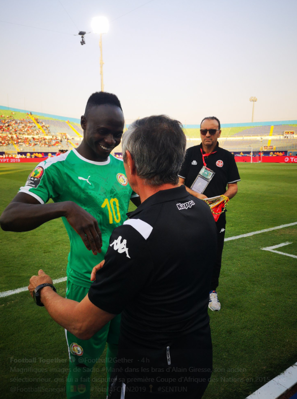 Le geste magnifique de Sadio Mané dans les bras d’Alain Giresse…(photos)