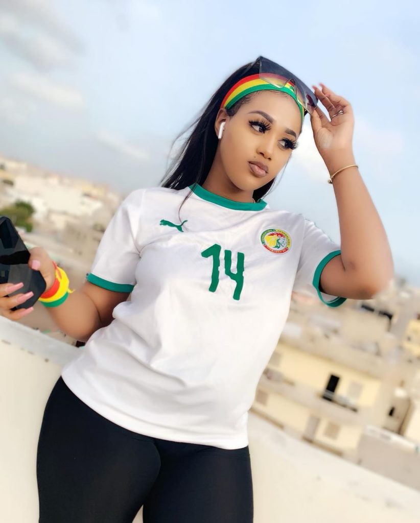 PHOTOS - Supportrice des « Lions », Leina affole la toile