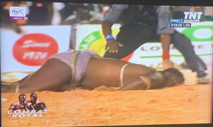 Alerte rouge dans l’arène: Eumeu Sène sauvé par la vigilance d’un arbitre