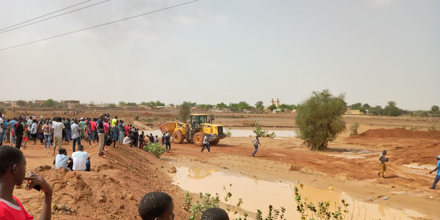 Ourossogui: La déviation du Pont de Sinthiou Garba cède, des dizaines de véhicules bloqués