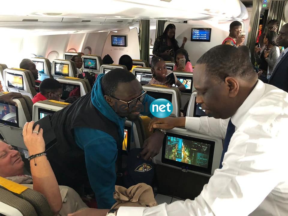 Air Sénégal - Le Président Macky Sall à destination de Paris. Un président à l’écoute des passagers