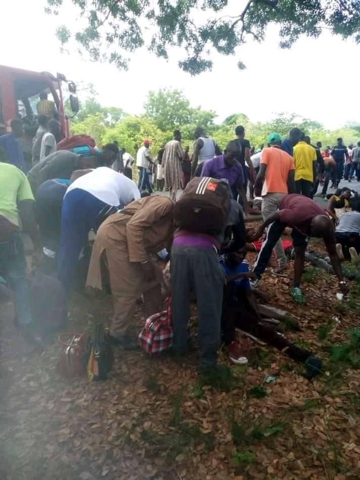 Accident d’un bus à Bignona : les terribles images qui témoignent de la violence du choc (Âmes sensibles s'abstenir)